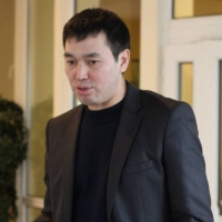 Сапар Исаковдун жактоочусу: "Сот тергөөчүлөр мага материалдардын көчүрмөлөрүн бербесин деген чечим чыгарды"