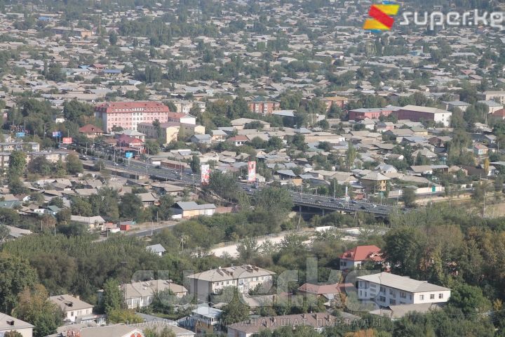 Сулайман-Тоонун чокусунан шаардын көрүнүшү