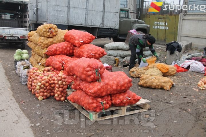 "Дыйкан" базарындагы пияз сатылуучу орун