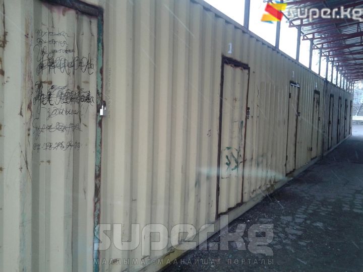 "Сары-Өзөн" базарындагы соода контейнерлери