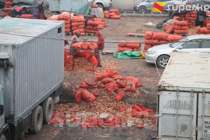 "Дыйкан" базарындагы пияз сатылуучу орун