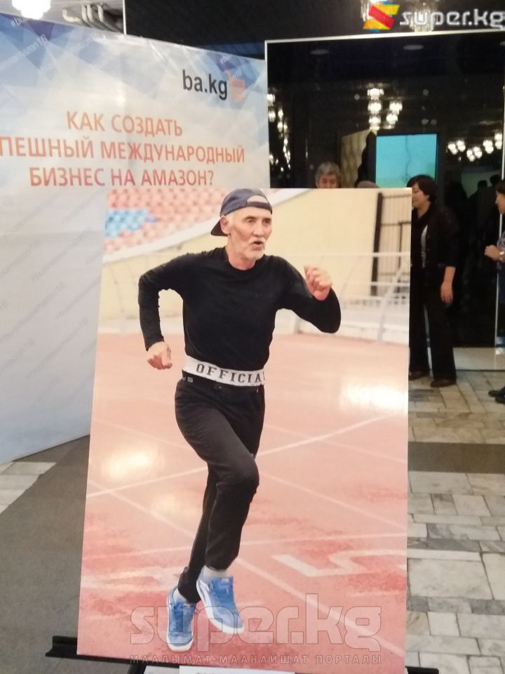 Көргөзмөгө коюлган сүрөттөр