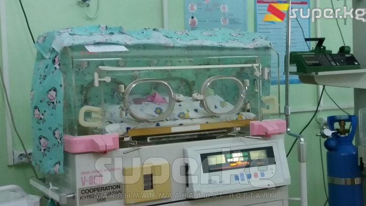 Вакуумда жаткан ара төрөлгөн наристелер
