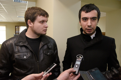 Пранкерлер Алексей Столяров (сол жактагысы) жана Владимир Кузнецов