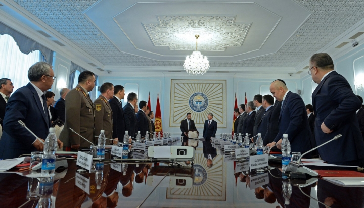 Мамлекеттик түзүмдүн жетекчилери жана өкүлдөрү менен 