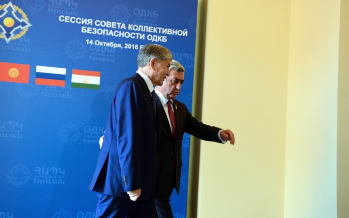 Армениянын президенти Серж Саргсян жана Алмазбек Атамбаев 