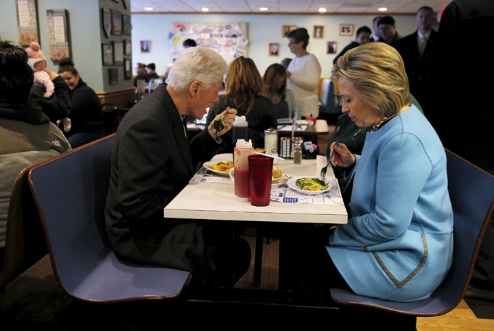 Хиллари Клинтон күйөөсү, АКШнын 42-президенти Билл Клинтон менен тамактануу учурунда