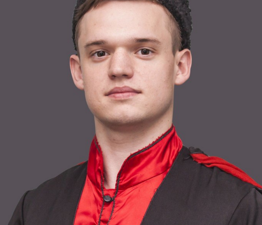 Александр Серов ыр-бий ансамблинин артисти болгон.