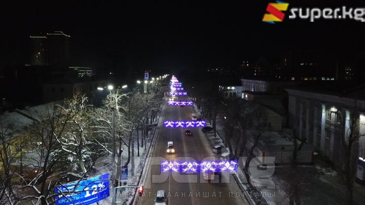 Түнкү Бишкекке бийиктен көз салуу