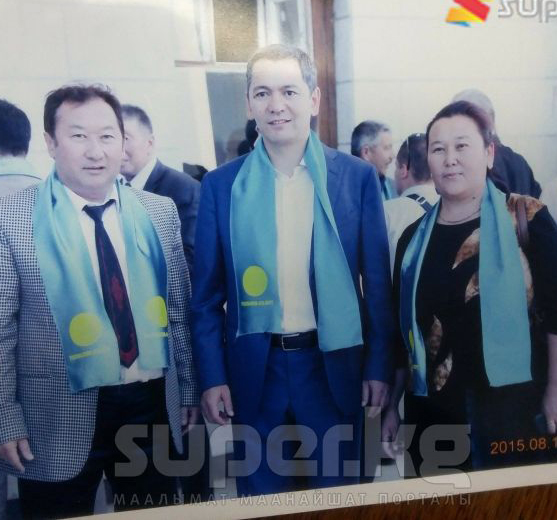 Нарынбек Сариев солдон оңго карай биринчиси