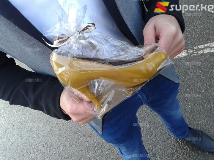 Туфли формасындагы таттуу шоколад