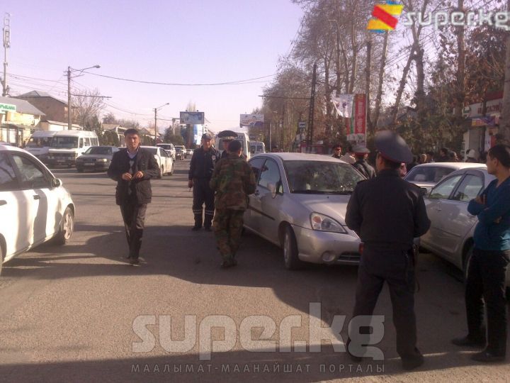 Сүрөттөрдү кечээ,15-мартта окуя болгон жерден окурман жиберген. 