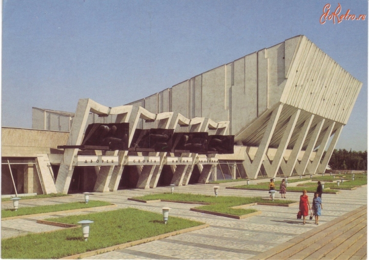 Мамлекетибиздеги көркөм, архитектуралык, мемориалдык баалуу жерлердин катарына кирген Спорт Ордосу 1974-жылы курулган.