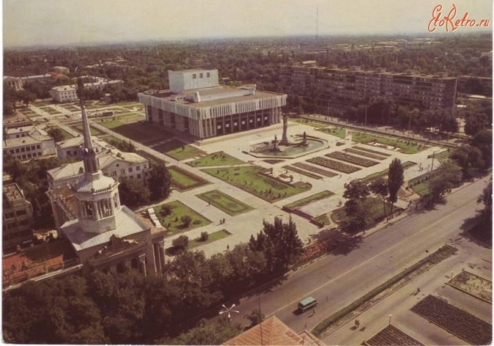Т.Сатылганов атындагы Кыргыз улуттук филармониясынын имараты архитектор П.Печёчкиндин демилгеси менен 1980-жылы курулган. 