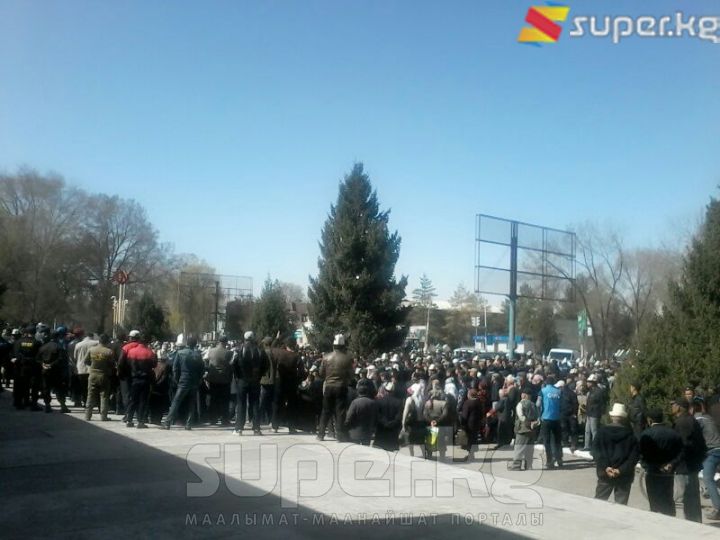 Митингге 300гө жакын адам келди