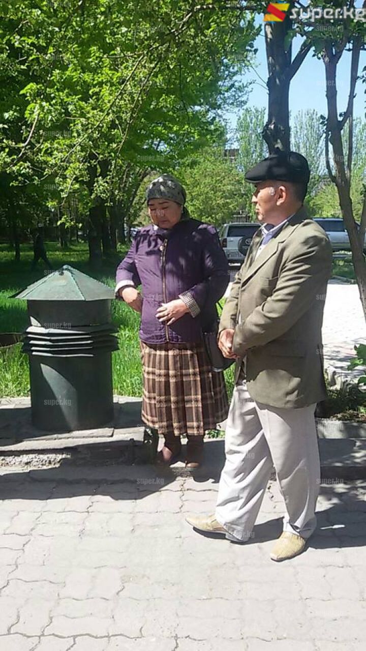 Каза болгон А. Гапаровдун жубайы.