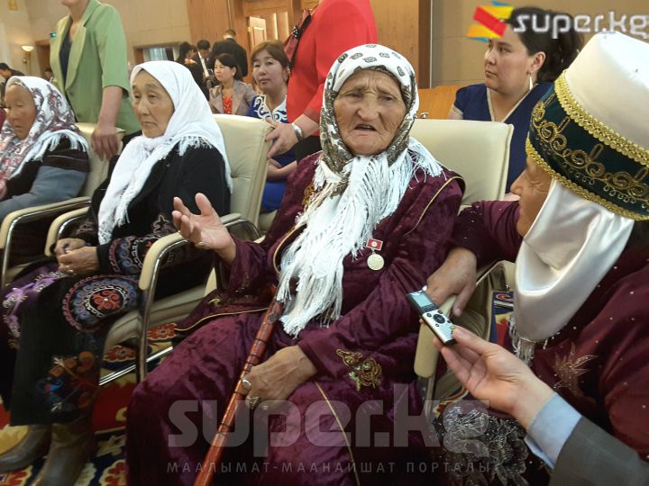 8 баланын энеси, 97 жаштагы Сүйдү Кыдырбаева