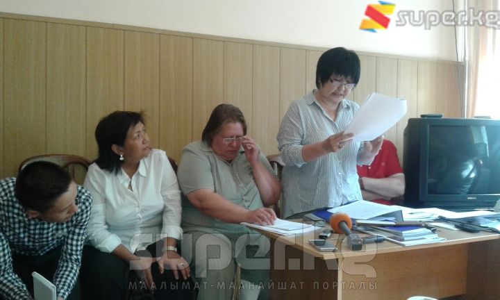 Укук коргоочу Төлөйкан Исмаилова соттук отурумда түшүндүрмө берүүдө