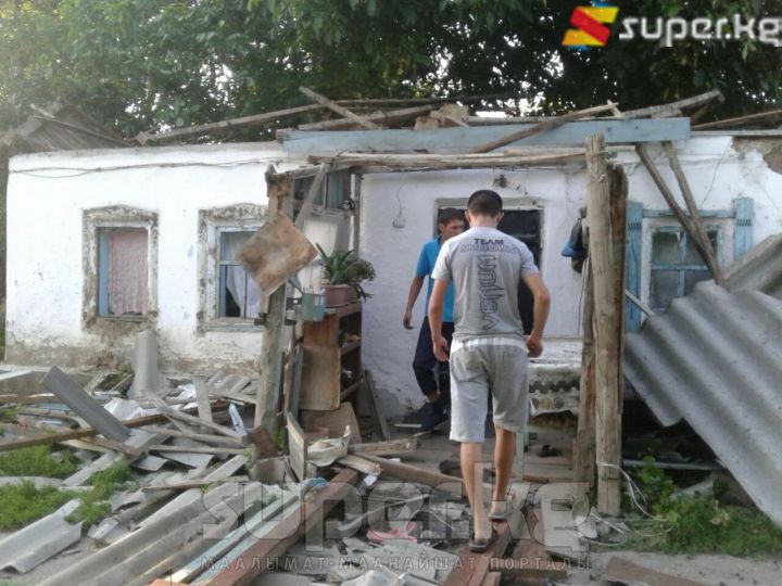 Үй бузулуп жаткан учурда тартылган сүрөт