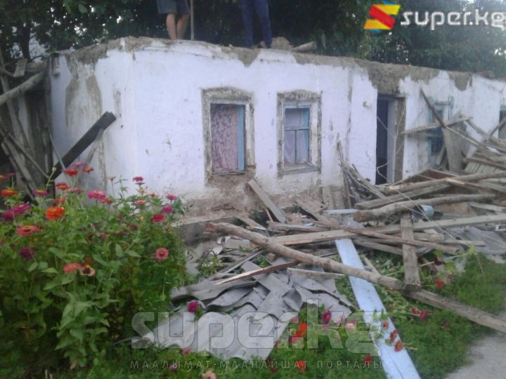 Үй бузулуп жаткан учурда тартылган сүрөт