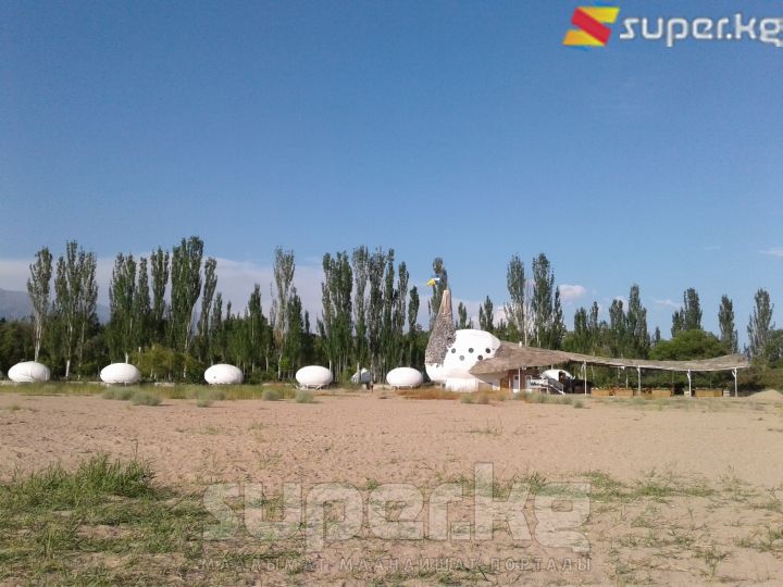 Жээктеги кафе