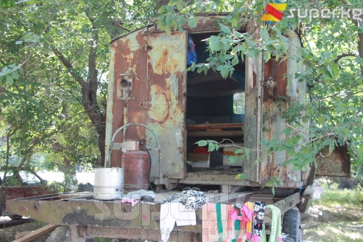 Алишер Машанлонун үй-бүлөсү жашаган вагон