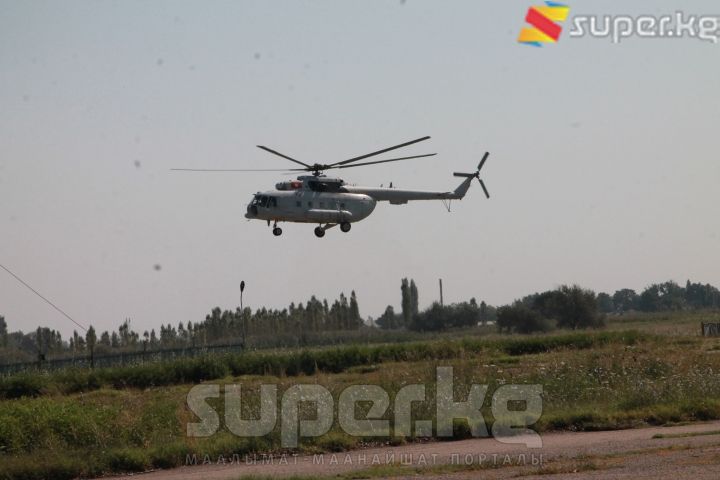 Тик учактар асманга көтөрүлүштү. 