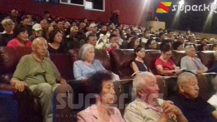 Залдын басымдуу бөлүгүн белгилүү чыгармачыл инсандар, коомдук ишмерлер ээлешти.