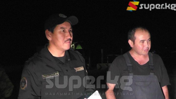 Сүрөттө Жалал-Абад ОИИБинин башчысы Жеңиш Жоробеков жана Нурбек Усупбаев