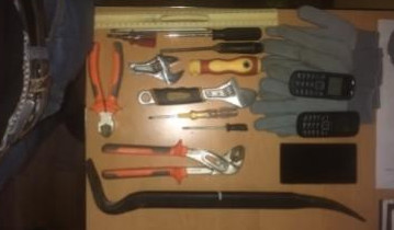 Кылмышка шектүүлөрдүн жанынан алынган буюмдар 