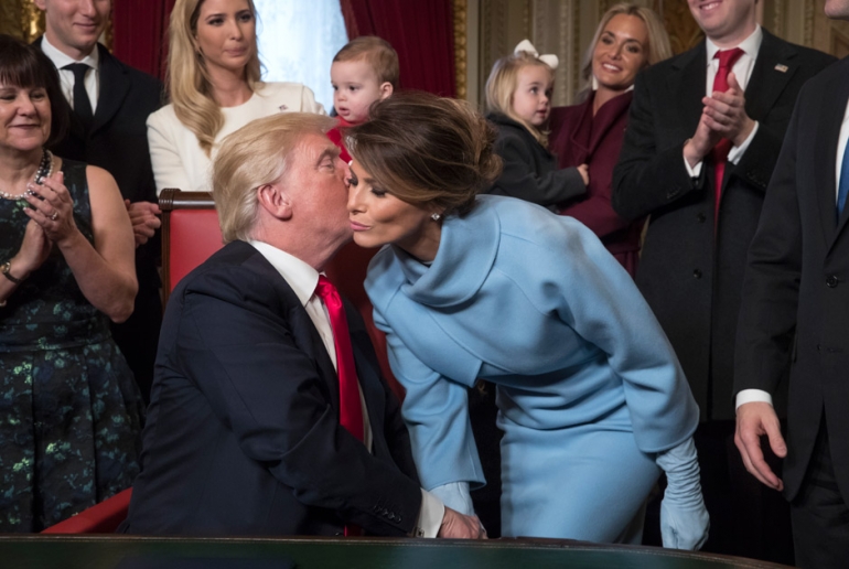 Трамп жубайы менен