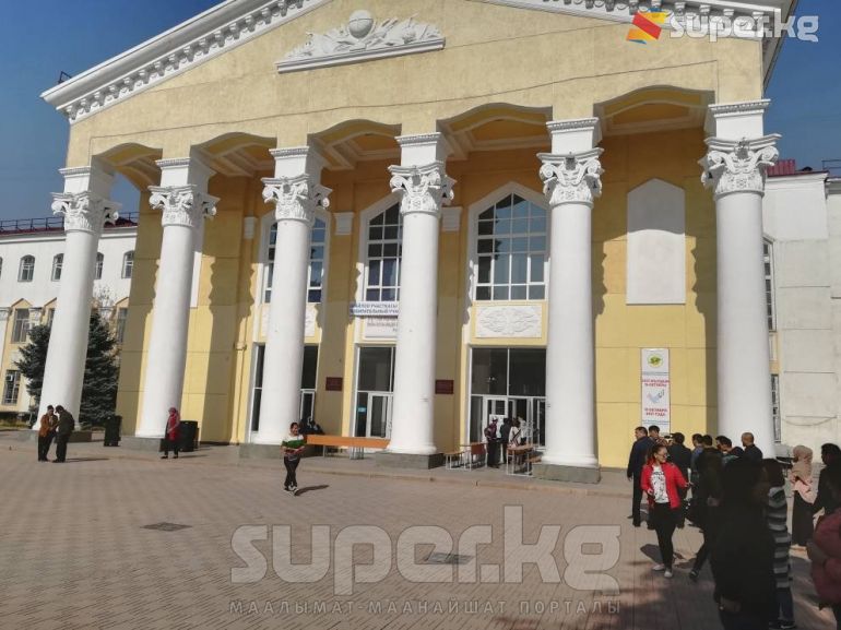 Ж.Баласагын атындагы Кыргыз улуттук университети. Фото: Бектур Токтоноев.