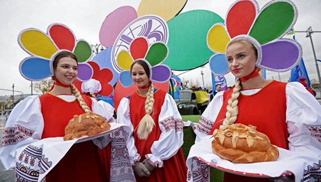 Фестивалдын Москвадагы ачылыш аземинен көз ирмем