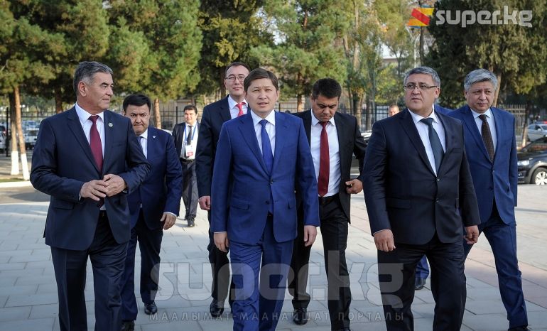 Кыргыз өкмөт башчысы Мирзо Улугбек атындагы улуттук университетинде жайгашкан “Чынгыз Айтматов Өзбекстанда” аттуу туруктуу экспозициясына барды