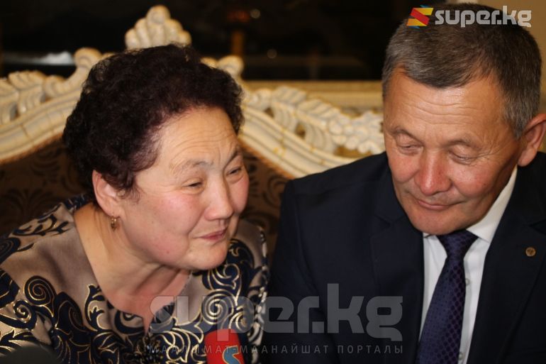 Эрмектин апасы жана атасы