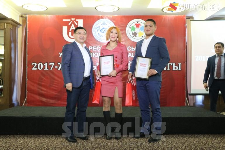 Ийгилик жараткан спортчу Умарбек Амиржанов жана машыктыруучусу Алтын Осмоналиева