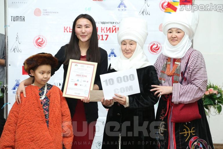 2-орунду алган Абдухами кызы Минура