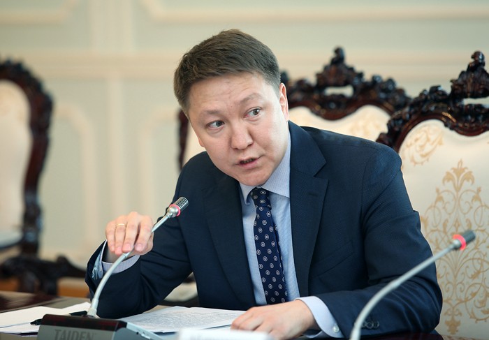 Азамат Үсөнов