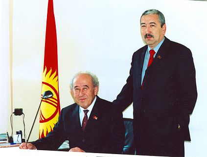 Исхак Масалиев атасы Абсамат Масалиев менен.