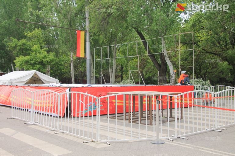 Бул жерде концерттик программа берилет