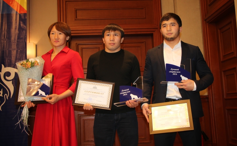 Айсулуу Тыныбекова, Арсен Эралиев, Эламан Догдурбек уулу