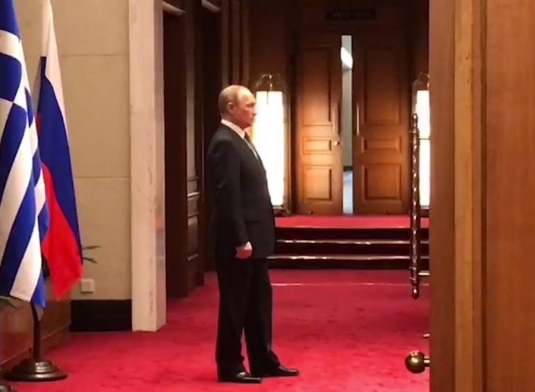 Владимир Путин Грециянын өкмөт башчысы Алексис Ципрасты күтүп жатат