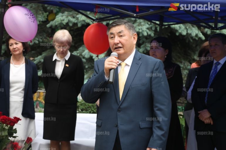 Эне жана баланы коргоо борборунун директору Камчыбек Узакбаев