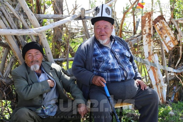 Айыл аксакалдары эс алууда
