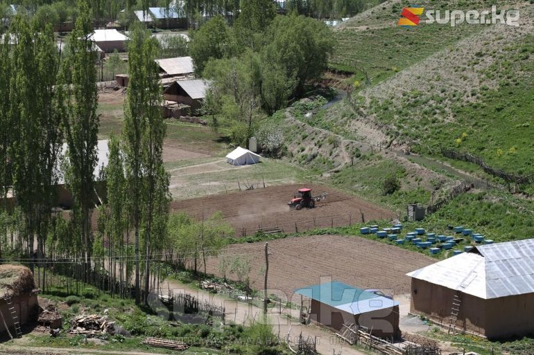 Жазгы талаа иштери башталган айыл