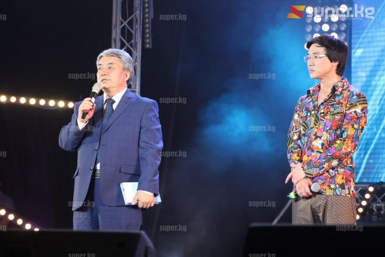 Маданият, маалымат жана туризм министри Түгөлбай Казаков менен