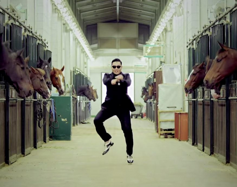 &quot;Gangnam Style&quot; ырынын клибиндеги кадрлар