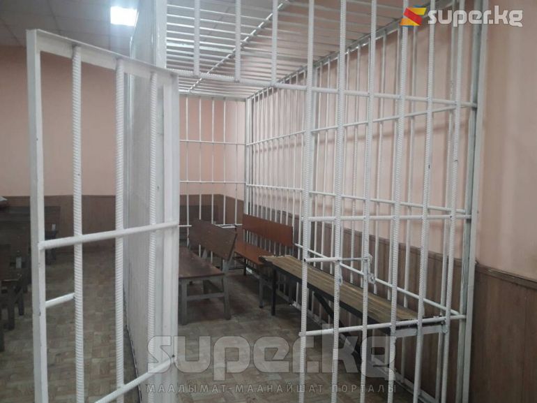 Биринчи Май райондук сотунун отурумдар өтчү залы