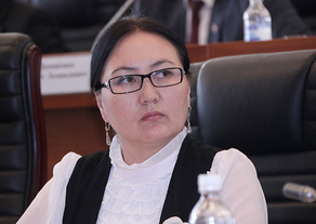 экс-депутат Эркингүл Иманкожоева 