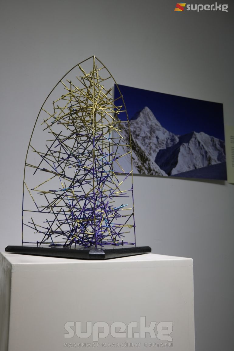 &quot;Хан-Теңири чокусу&quot;, 2014-жылы жасалган композиция. Бийиктиги 52 сантиметр. 